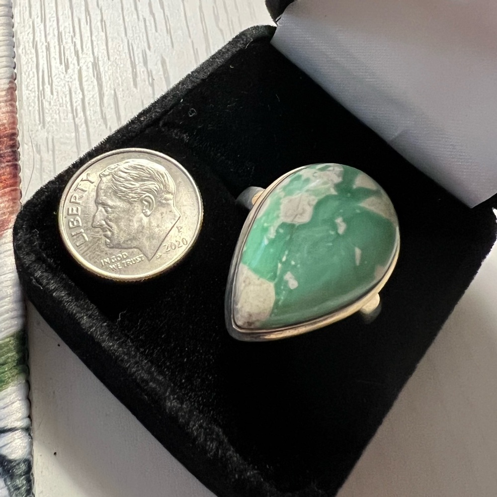 Green Cream Teardrop Agate Ring